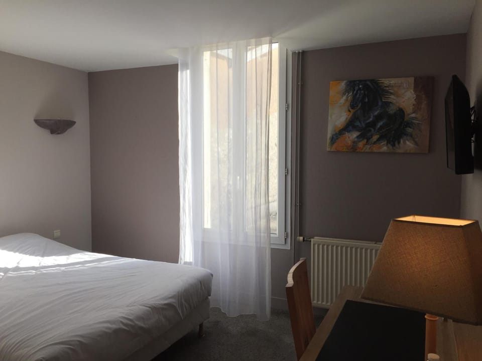 Desk, soundproofing, free WiFi, wheelchair access