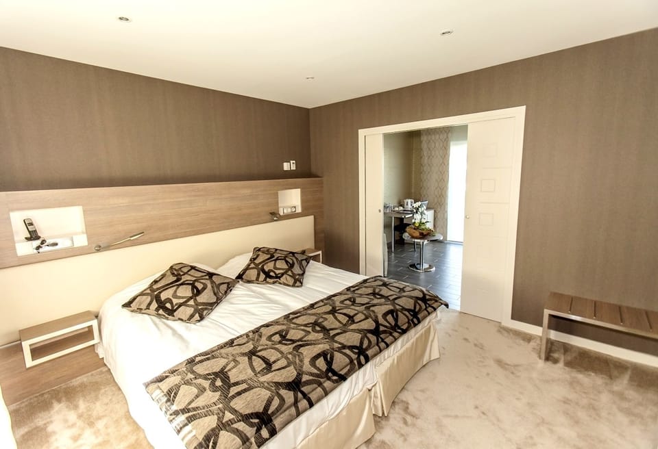 Suite (Breakfast Excluded) for 2 people | In-room safe, desk, soundproofing, iron/ironing board
