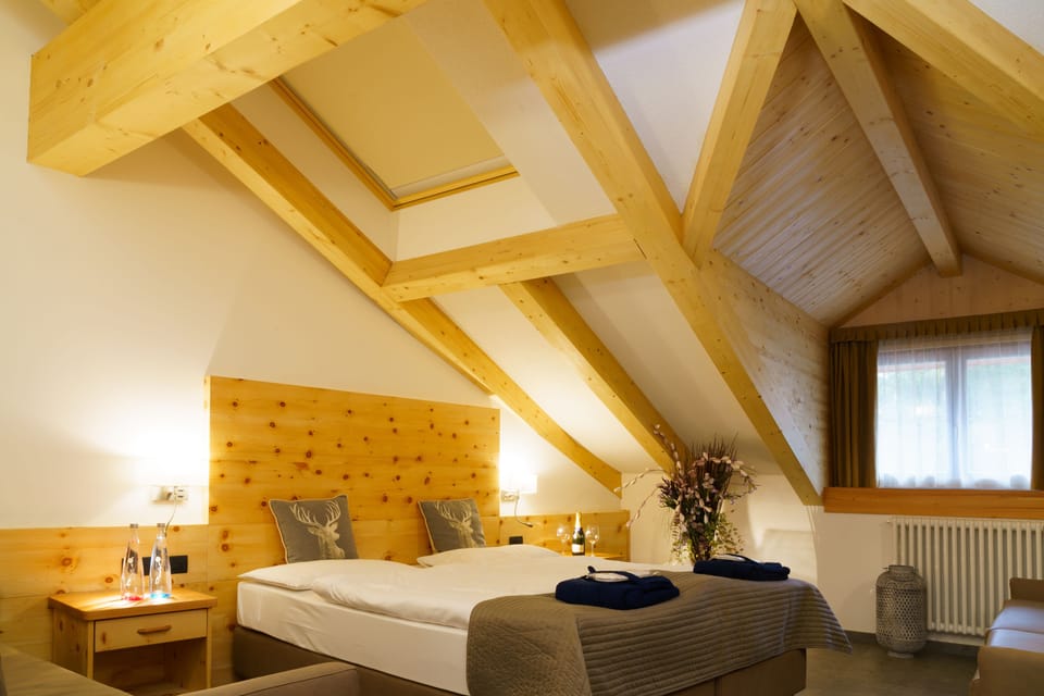 Classic Triple Room | Minibar, in-room safe, desk, free WiFi
