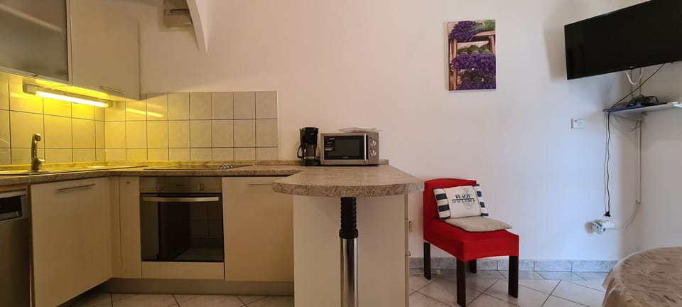 Apartment (A2) | Private kitchen | Fridge, stovetop, espresso maker, coffee/tea maker