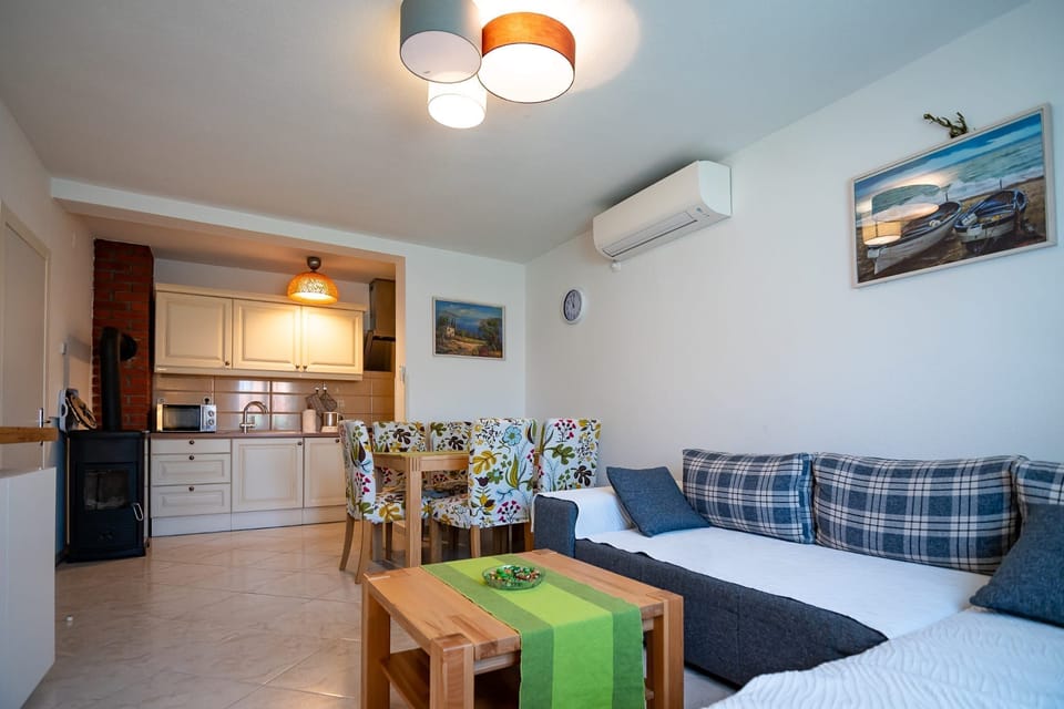 Living area | TV