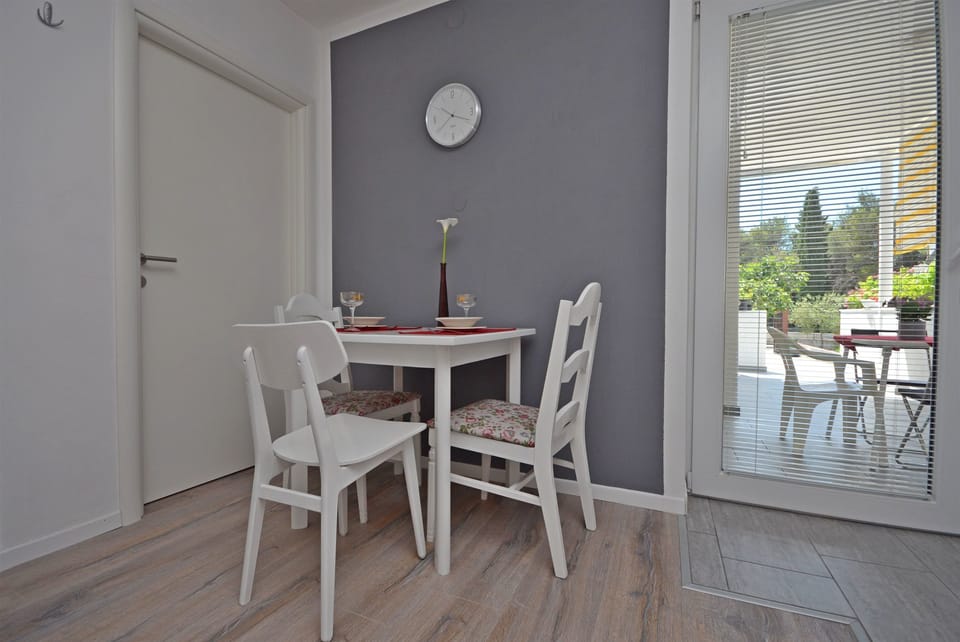 Private kitchen | Fridge, microwave, stovetop, electric kettle