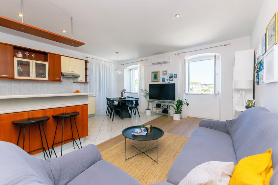 Apartment (A1) | Living room | TV
