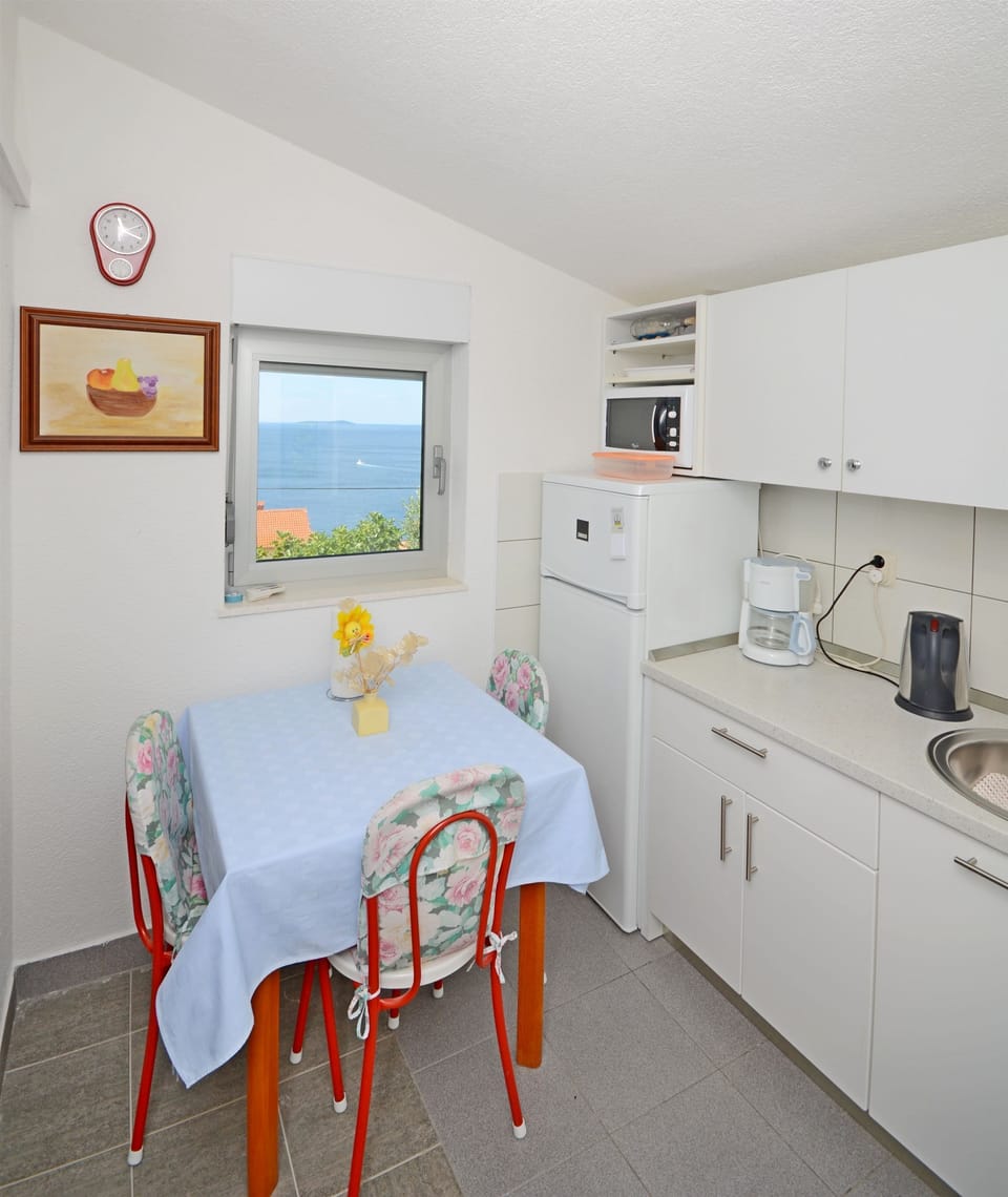 Private kitchen | Espresso maker, fridge, microwave, oven