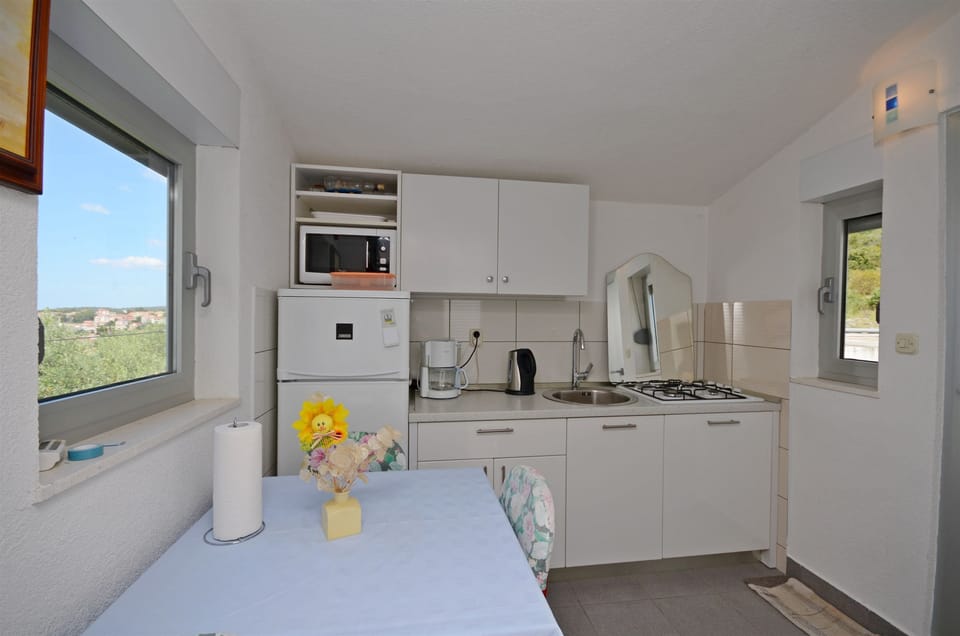 Private kitchen | Espresso maker, fridge, microwave, stovetop