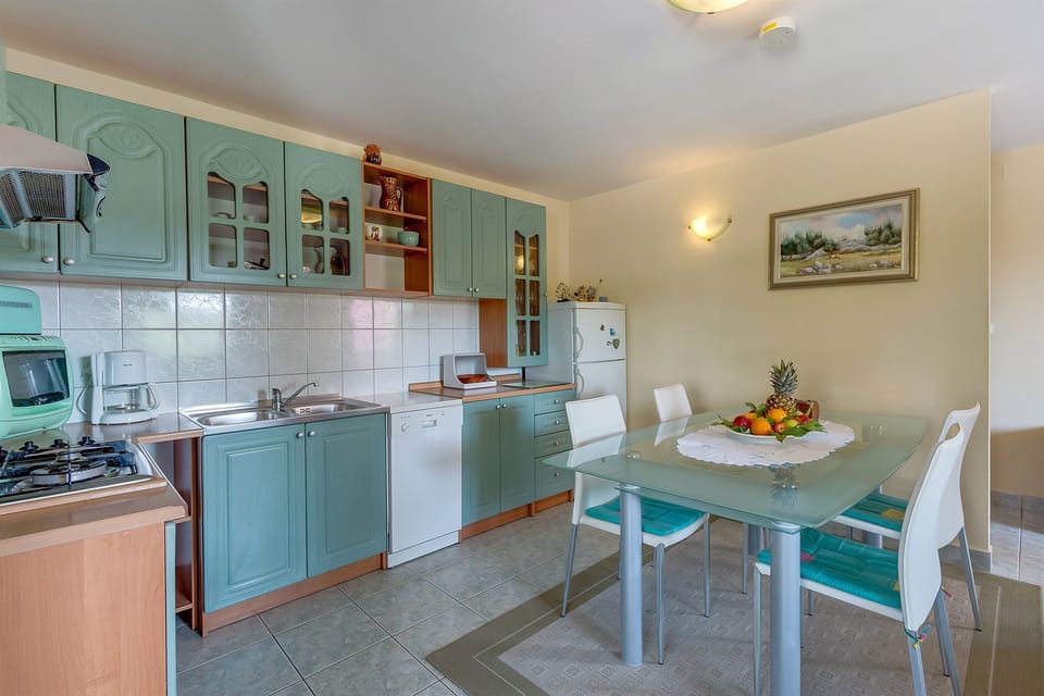 Private kitchen | Espresso maker, fridge, microwave, stovetop