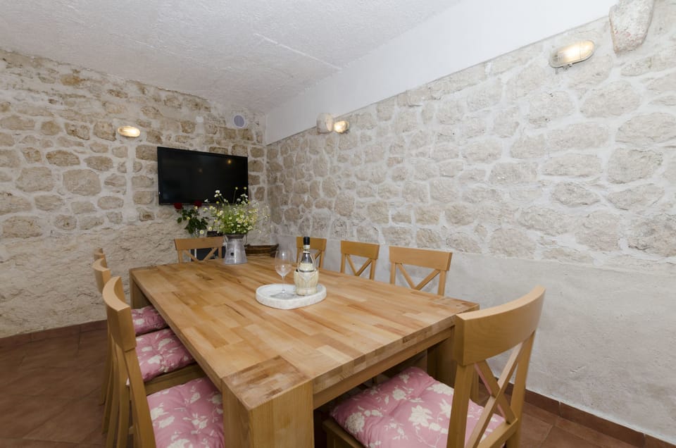 House | Dining