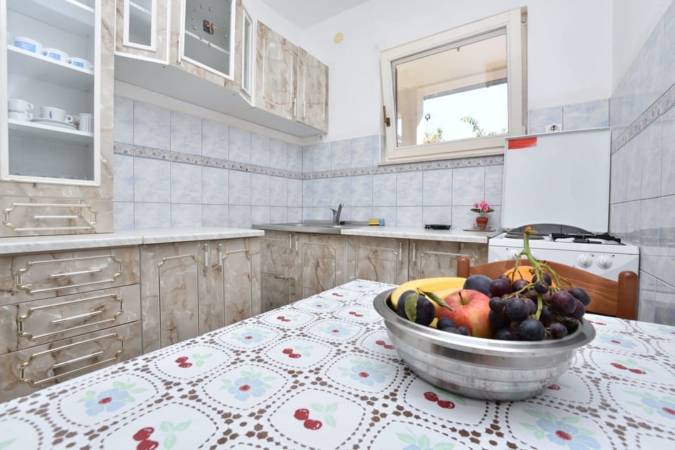 Apartment (A1) | Private kitchen | Fridge