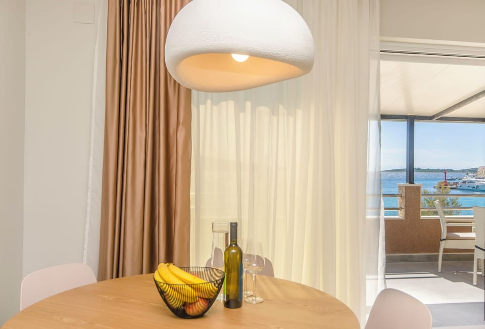 Apartment (A2) | Dining