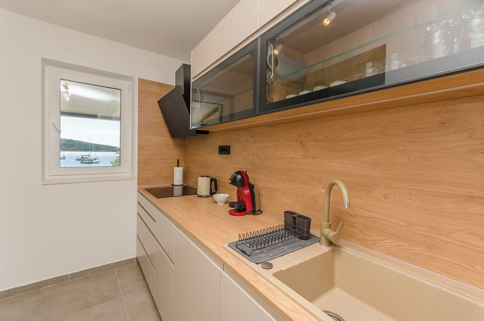 Apartment (A2) | Private kitchen | Fridge, oven, stovetop, espresso maker
