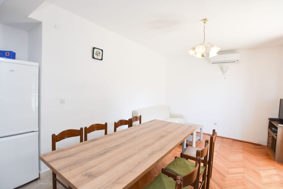 Apartment (A1) | Dining