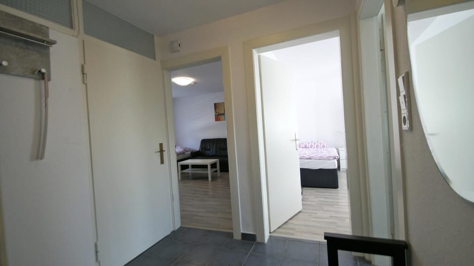 2 bedrooms, individually decorated, individually furnished, desk