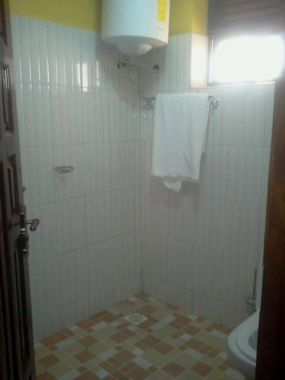 Executive Double Room | Bathroom | Shower, free toiletries, slippers, towels