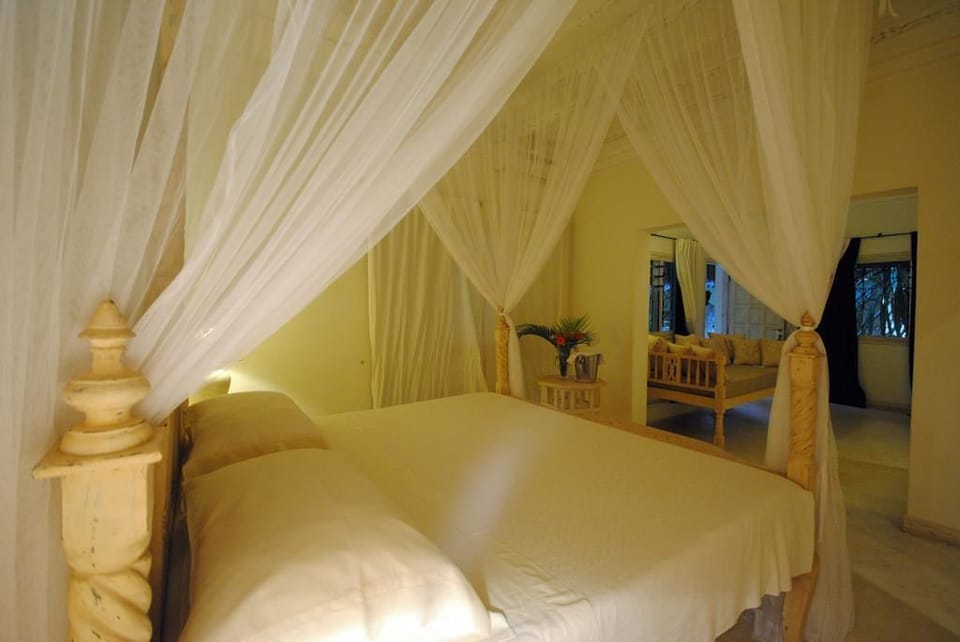 Premium bedding, in-room safe, desk