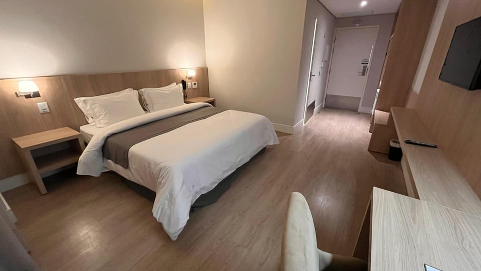 Deluxe Double Room (Accessible) | Egyptian cotton sheets, premium bedding, pillowtop beds, minibar