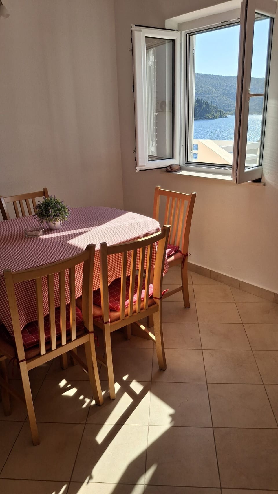 Apartment (A1) | Private kitchen | Fridge, oven, stovetop, dishwasher