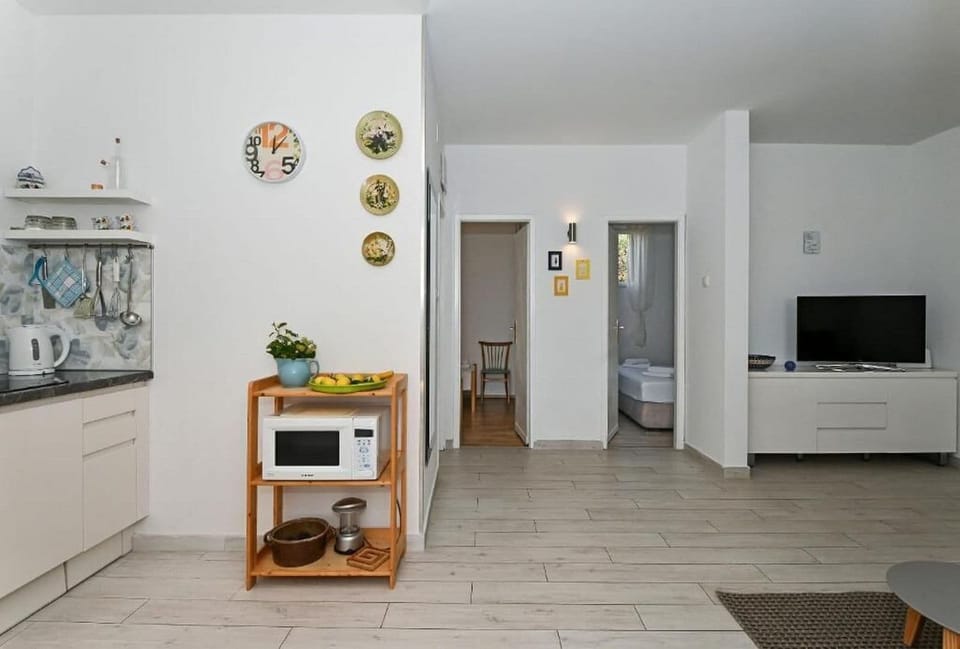 Apartment (A2) | Living room | TV
