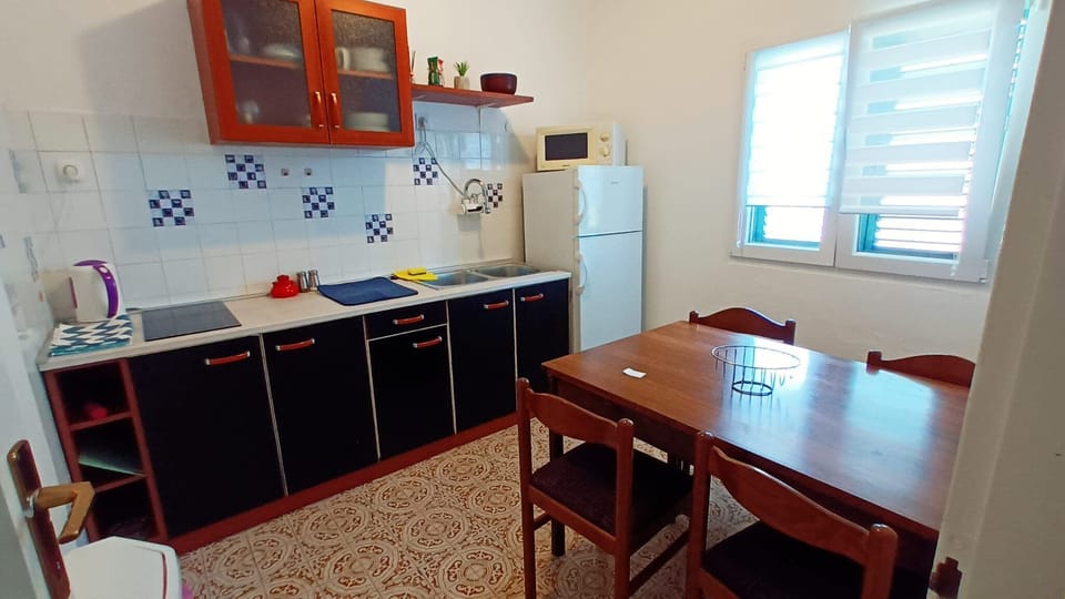 Fridge, microwave, stovetop, electric kettle