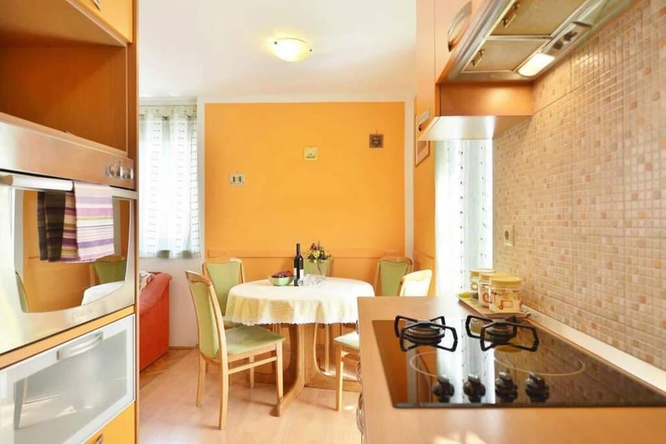 Apartment (A1) | Private kitchen | Fridge, oven, stovetop, dishwasher
