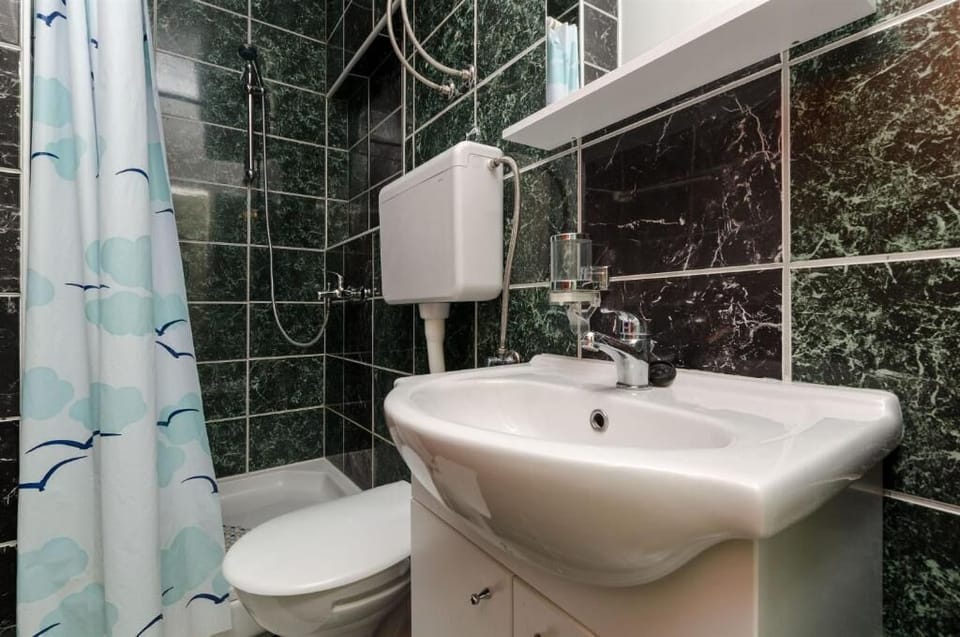 Apartment (A1) | Bathroom | Shower