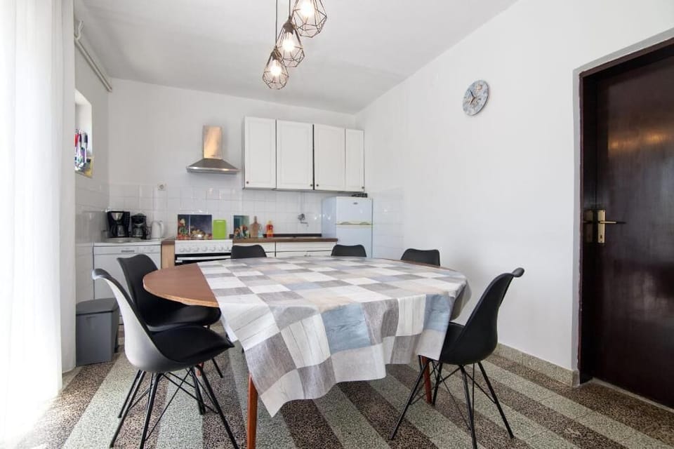House | Private kitchen | Fridge, microwave, oven, stovetop