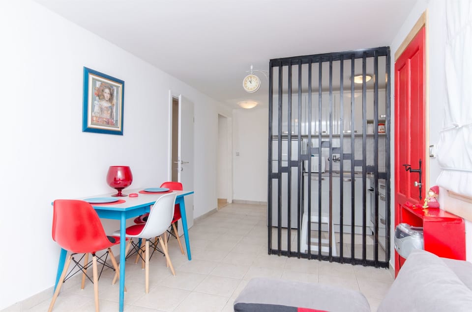 House | Private kitchen | Fridge, microwave, oven, stovetop