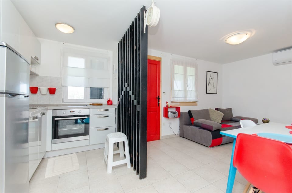 House | Private kitchen | Fridge, microwave, oven, stovetop