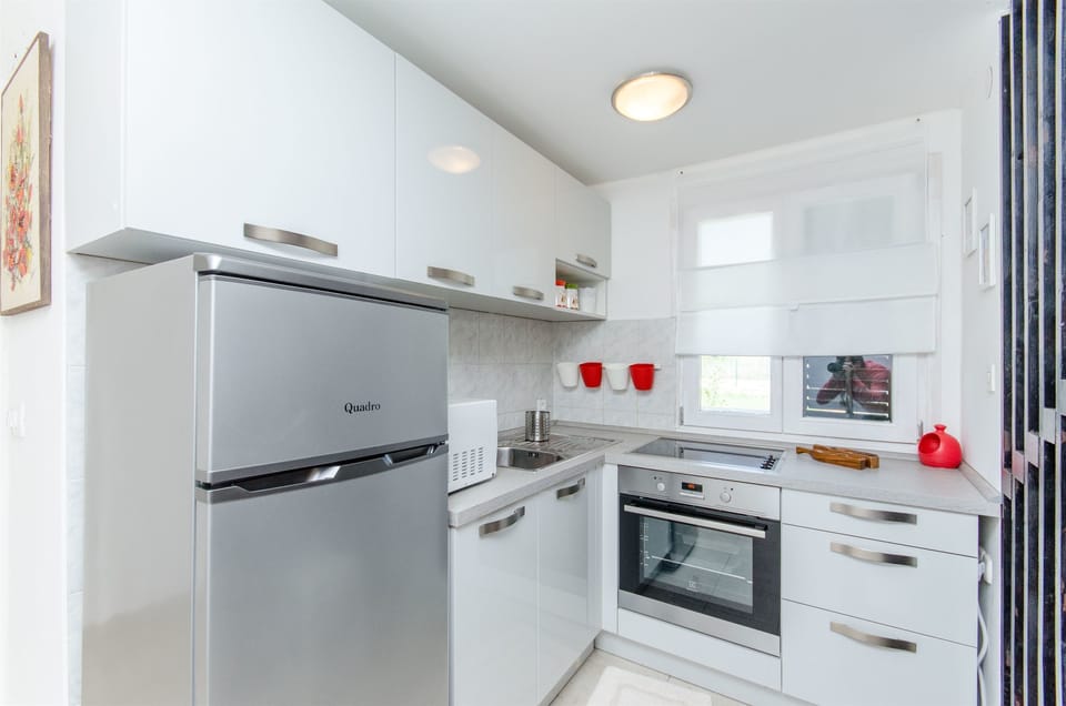 House | Private kitchen | Fridge, microwave, oven, stovetop