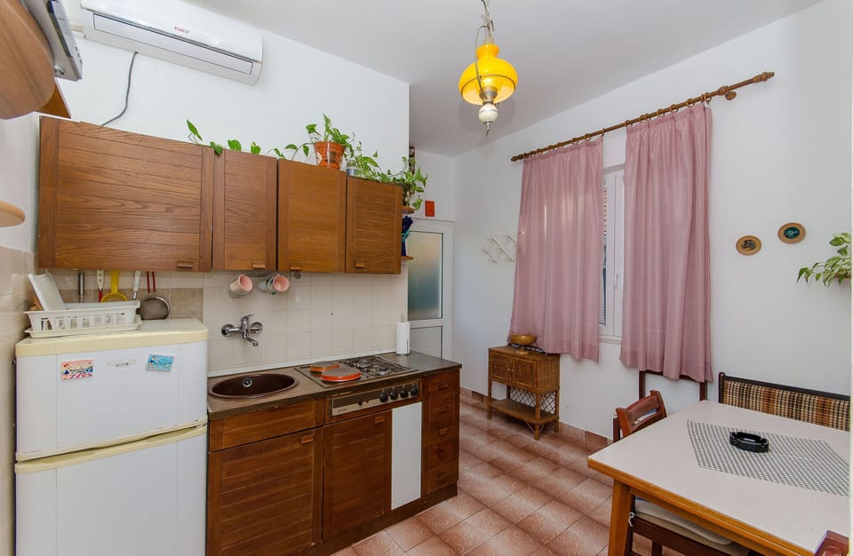 Apartment (A1) | Private kitchen | Fridge, microwave, oven