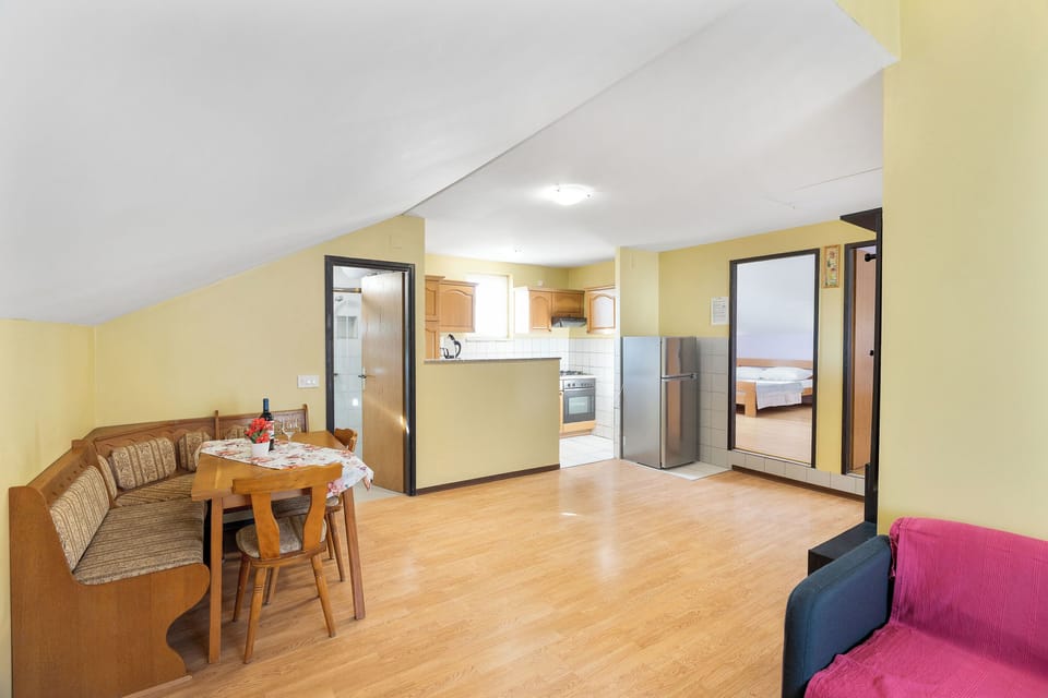 Apartment (A3) | Private kitchen | Fridge, microwave, oven, stovetop