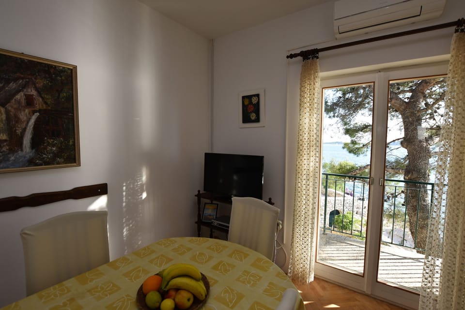Apartment (A1) | Dining