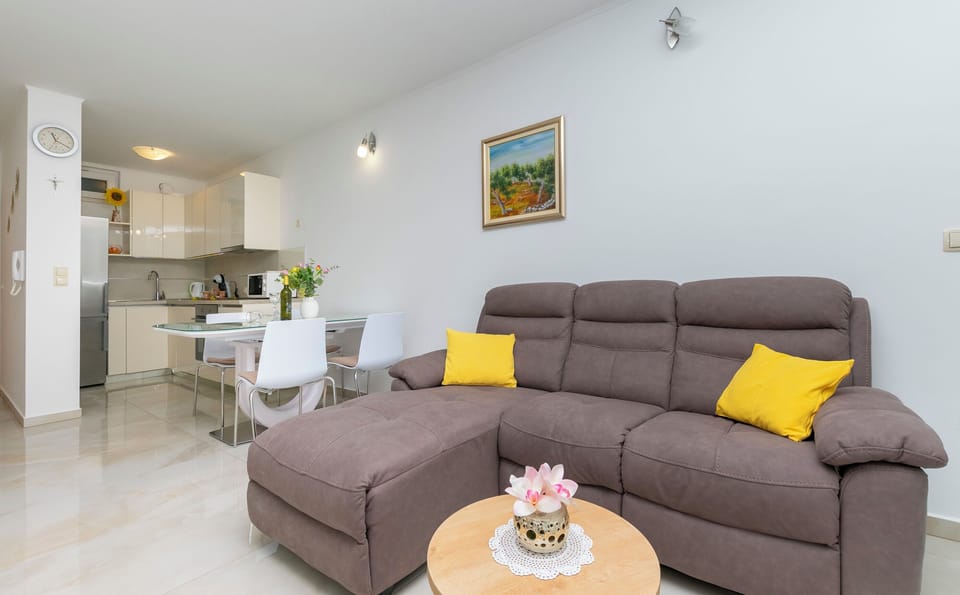 Apartment (A1) | Living room | TV