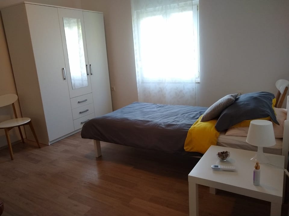 Apartment (A1) | 1 bedroom, in-room safe, desk, iron/ironing board