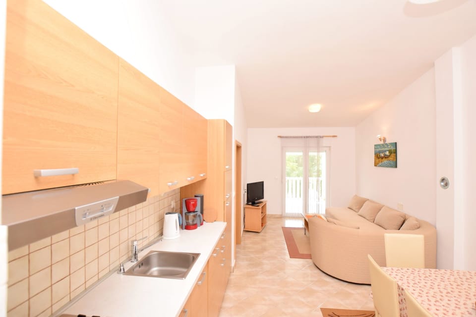 Private kitchen | Fridge, oven, stovetop, dishwasher