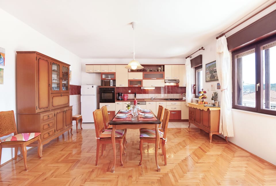Apartment (A1) | Dining