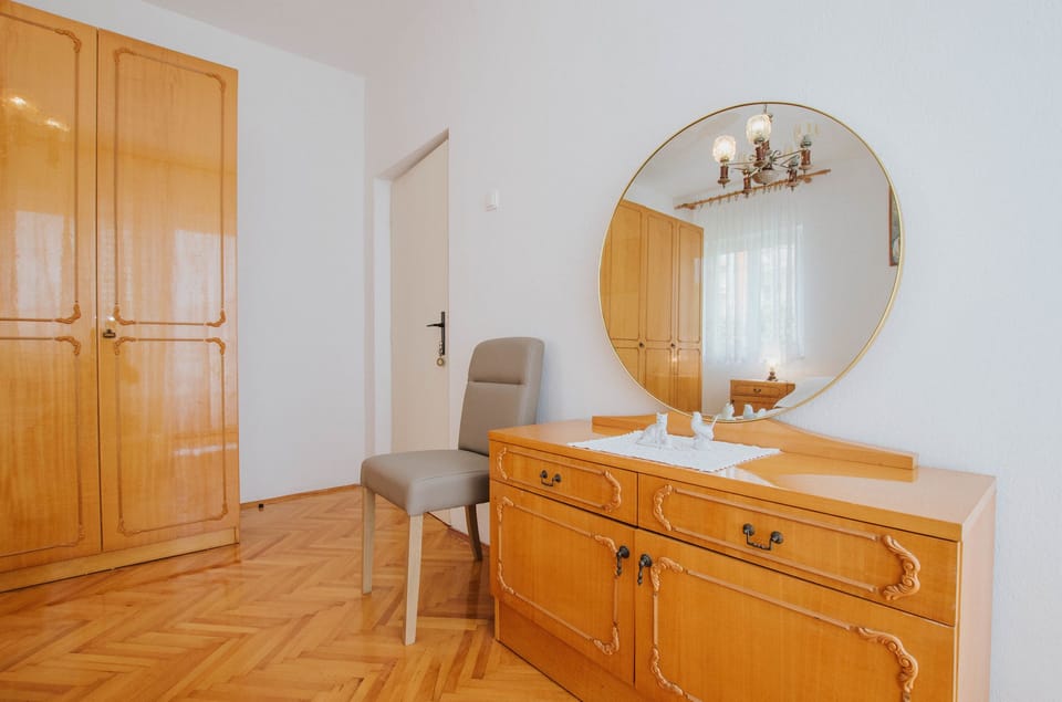 House | Iron/ironing board, free WiFi