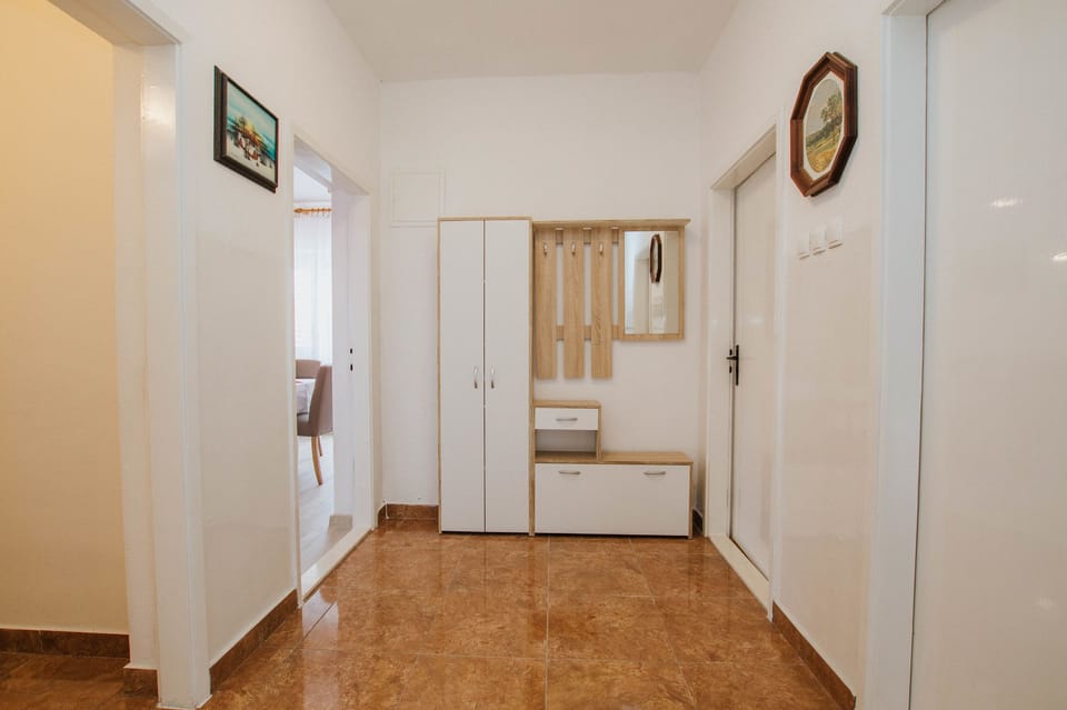 House | Iron/ironing board, WiFi (free)