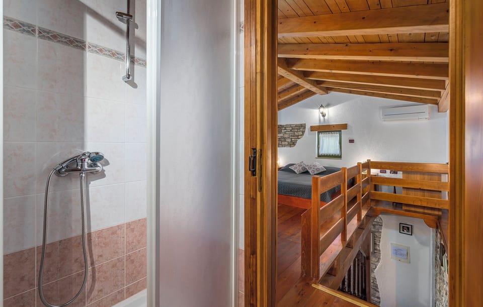 Villa | Bathroom | Shower, free toiletries, hair dryer, bidet