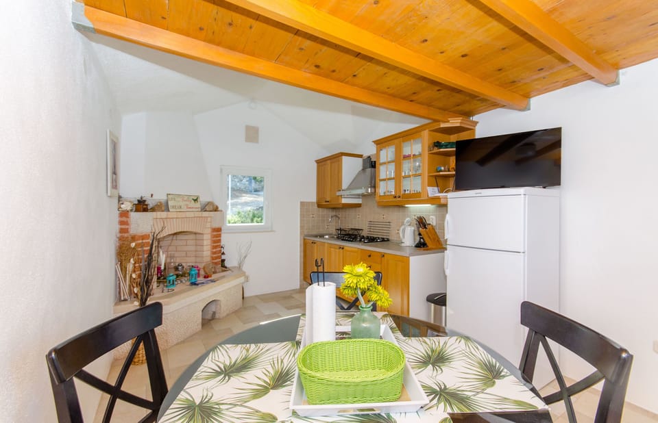 Private kitchen | Fridge, stovetop, espresso maker, coffee/tea maker
