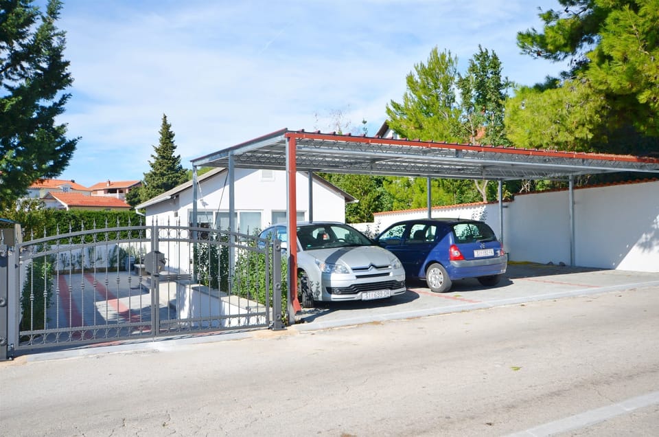Free self parking