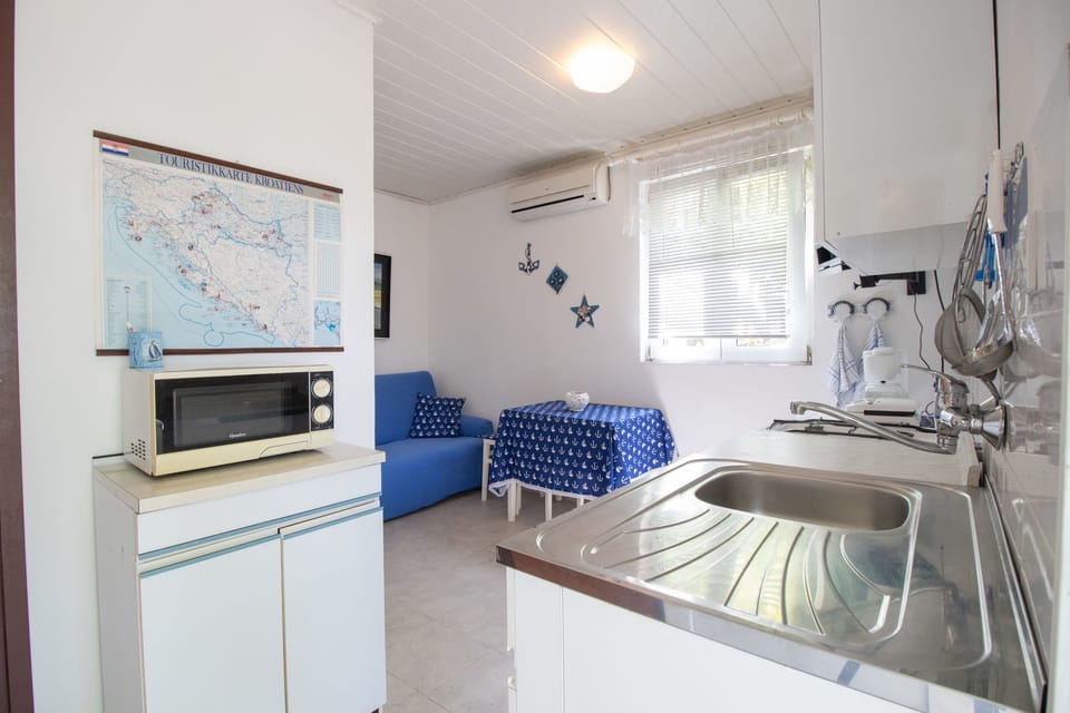 Private kitchen | Fridge, microwave, stovetop, espresso maker
