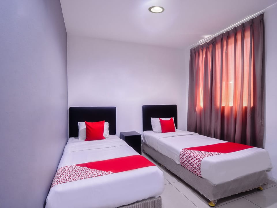 Standard Twin Room | Desk, free WiFi, bed sheets