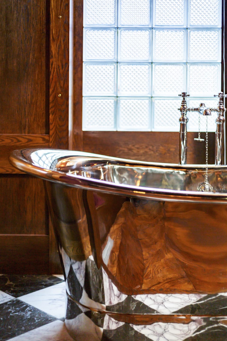 The Suite | Deep soaking bathtub
