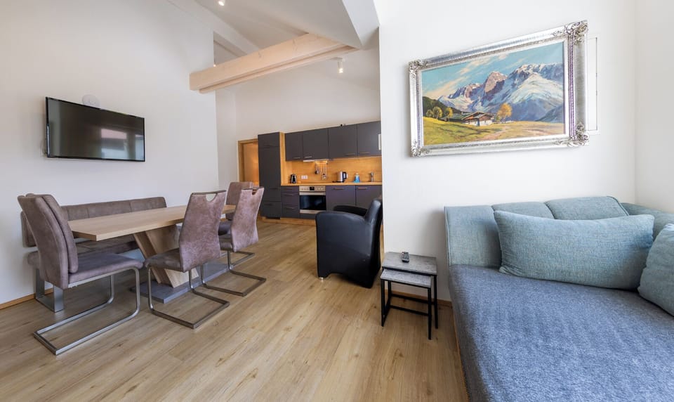 Family Apartment | In-room dining