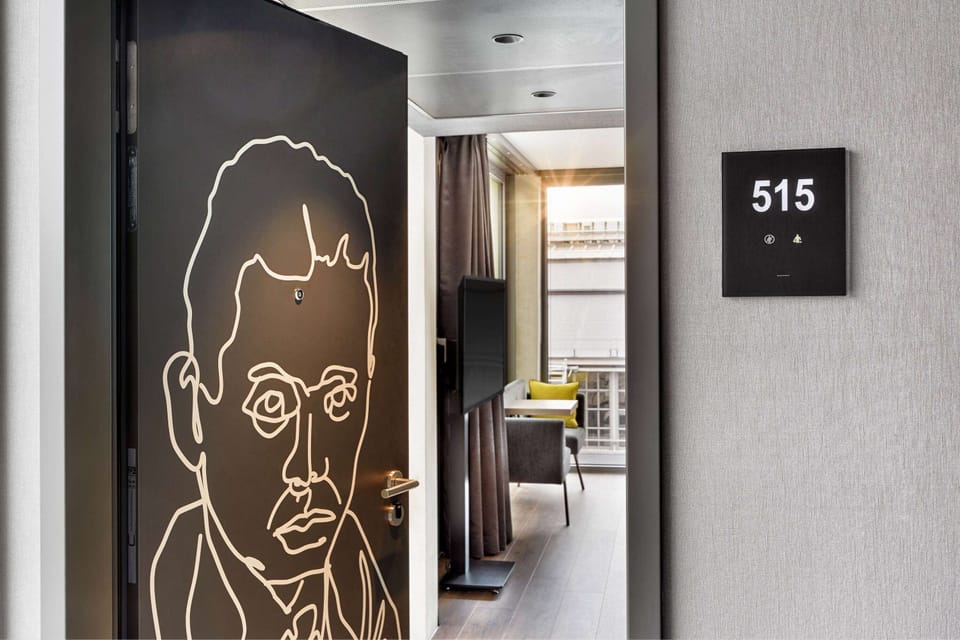 Business Room | Premium bedding, down comforters, memory foam beds, free minibar