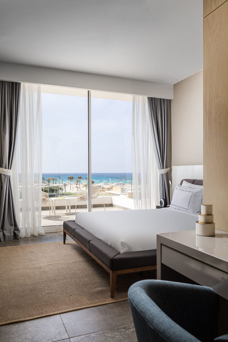 Premium bedding, in-room safe, blackout drapes, bed sheets