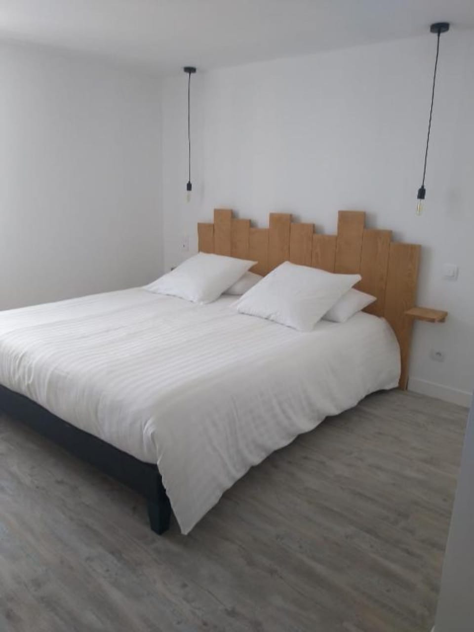 Standard Room | Desk, laptop workspace, blackout drapes, WiFi (free)