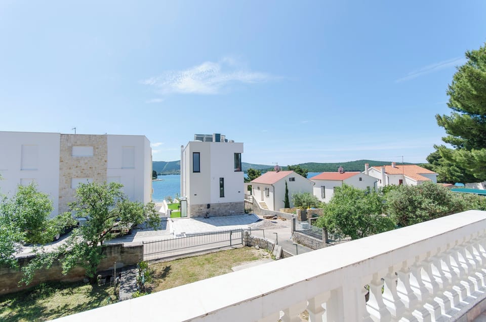 House | Water view