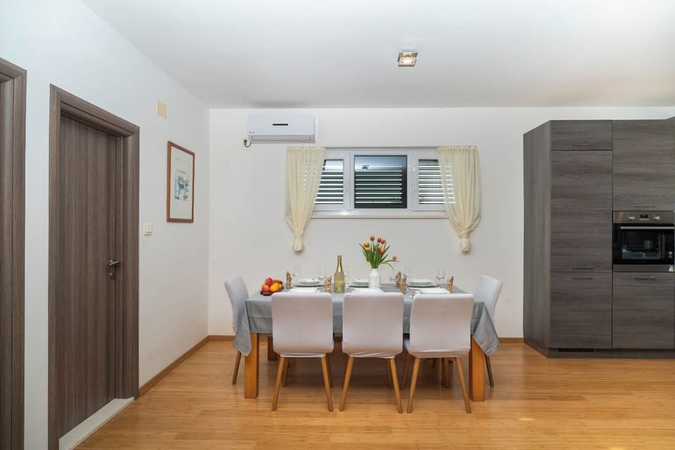 House | Dining