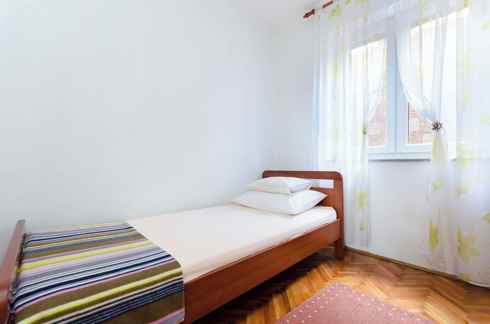 Apartment (A1) | 1 bedroom, iron/ironing board, free WiFi